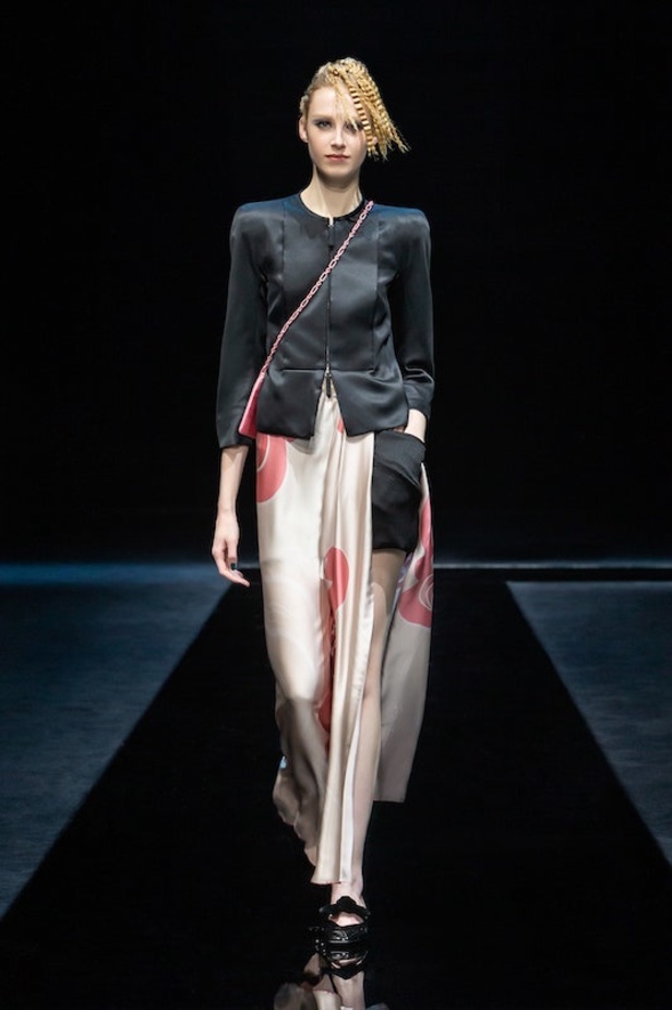 من عرض ازياء جيورجيو ارماني لموسم خريف وشتاء 2021