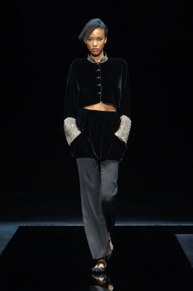 من عرض ازياء جيورجيو ارماني لموسم خريف وشتاء 2021