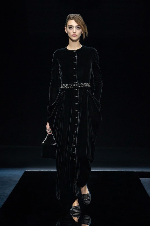من عرض ازياء جيورجيو ارماني لموسم خريف وشتاء 2021
