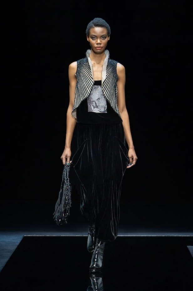 من عرض ازياء جيورجيو ارماني لموسم خريف وشتاء 2021