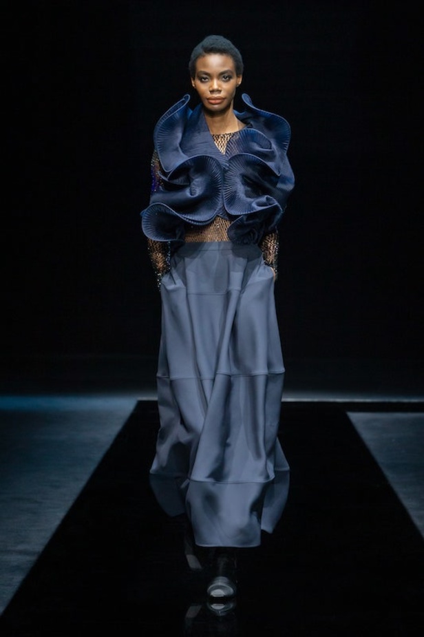 من عرض ازياء جيورجيو ارماني لموسم خريف وشتاء 2021