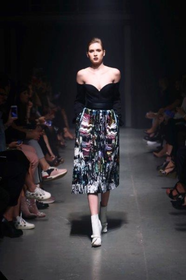 هذا فعله فيروس Lili بحسين بظاظا.. إبداع بمجموعة شتاء 2018 تخطى الحدود