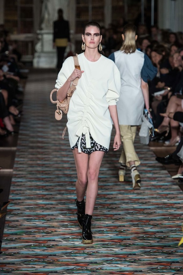 من باريس الى لندن.. مجموعة ديور كروز 2017!