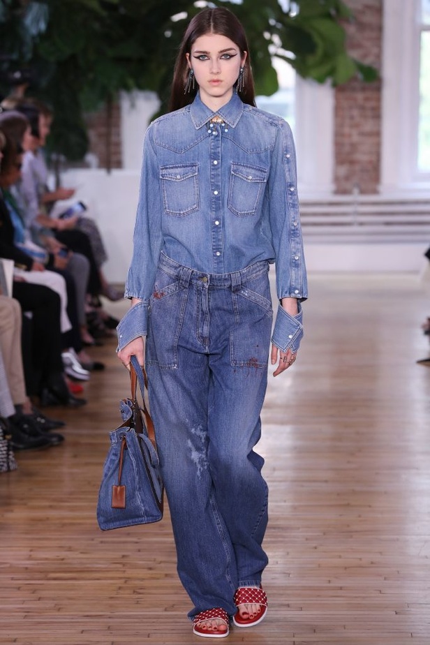 بالصور مجموعة ازياء فالنتينو ريزورت 2018