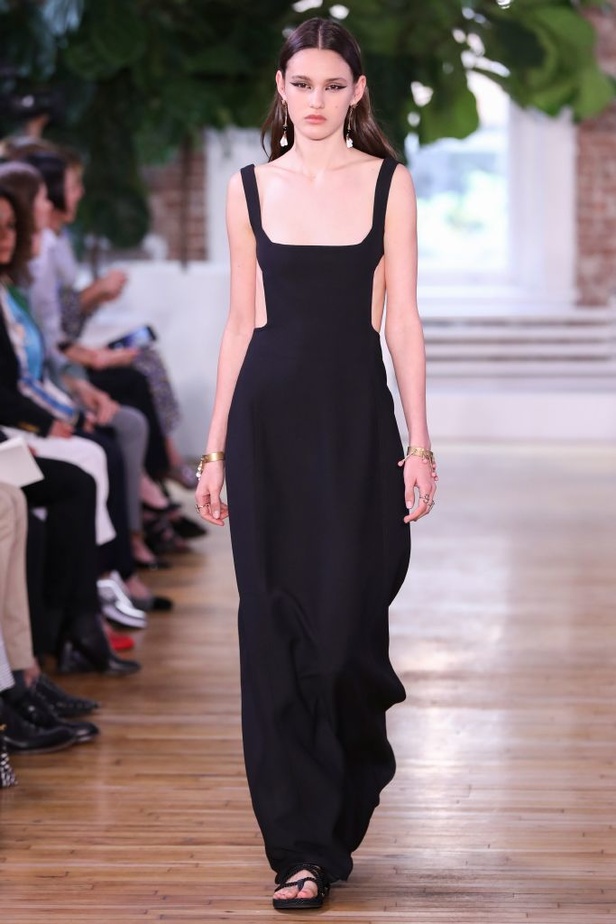 بالصور مجموعة ازياء فالنتينو ريزورت 2018