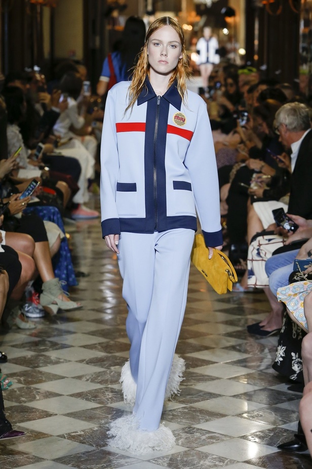 مزيج من العصرية والكلاسيكية في أحدث مجموعة لدار Miu Miu ريزورت 2019