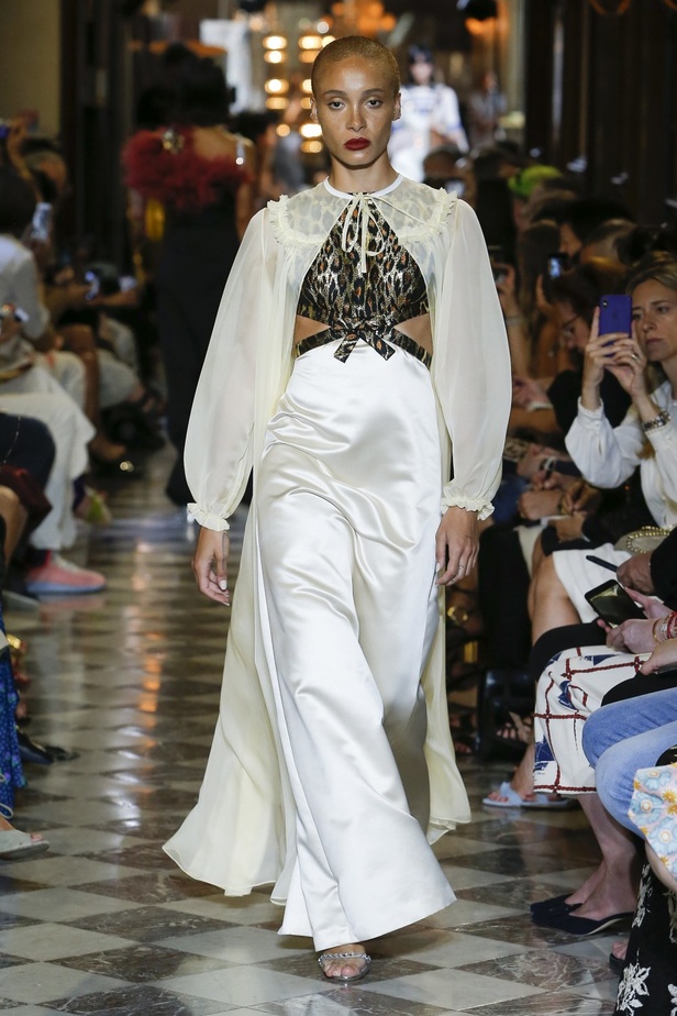 مزيج من العصرية والكلاسيكية في أحدث مجموعة لدار Miu Miu ريزورت 2019