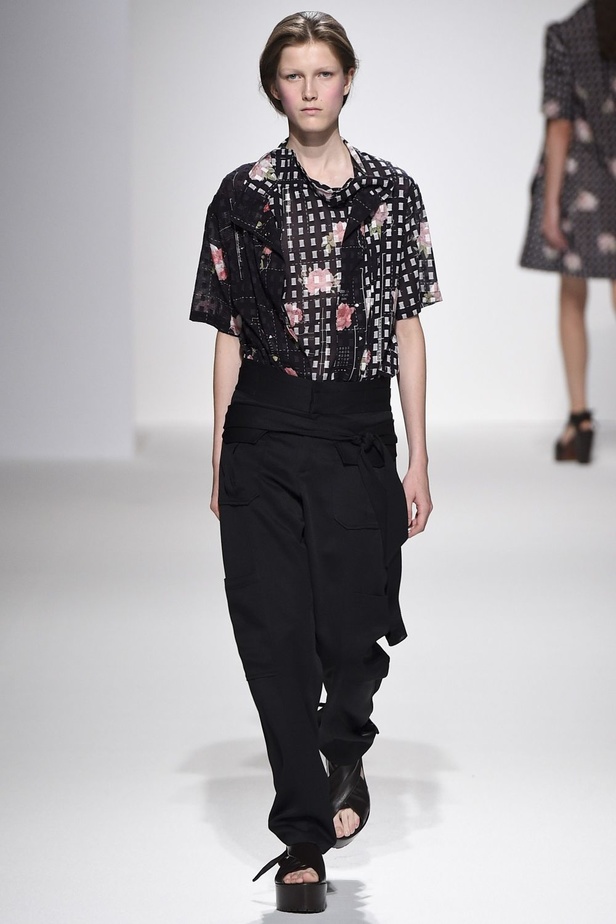 مجموعة Chalayan لربيع وصيف 2017