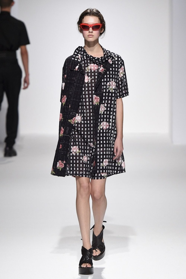 مجموعة Chalayan لربيع وصيف 2017