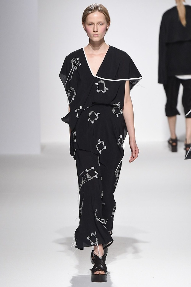 مجموعة Chalayan لربيع وصيف 2017
