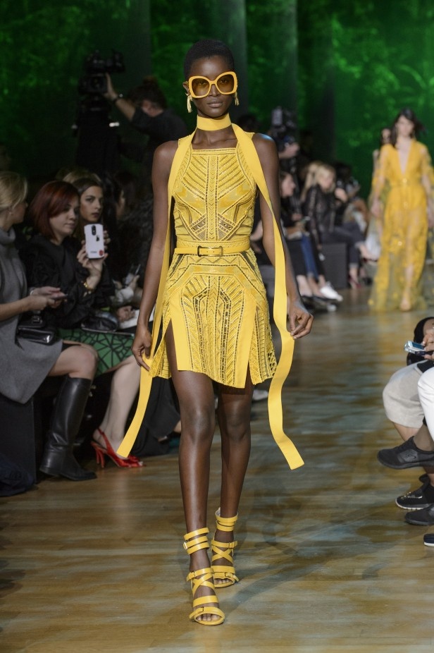 مجموعة ايلي صعب لربيع وصيف 2018 في باريس 