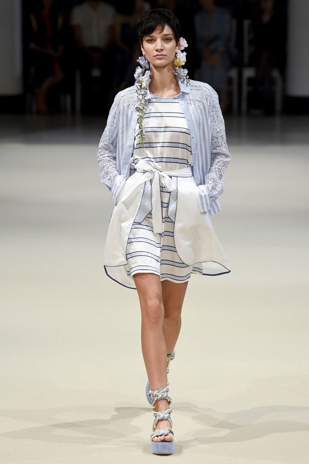 ازياء من عرض أليكسيس مابيل باسبوع الموضة في باريس