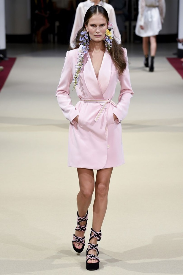 ازياء من عرض أليكسيس مابيل باسبوع الموضة في باريس