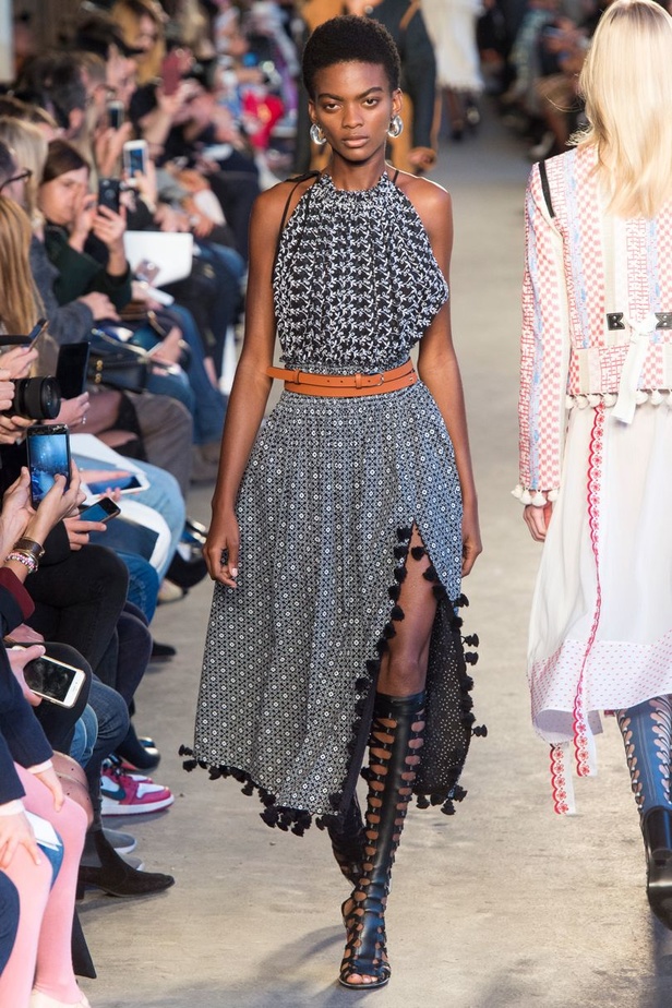 مجموعة "التوزارا" لموسم ربيع وصيف 2018