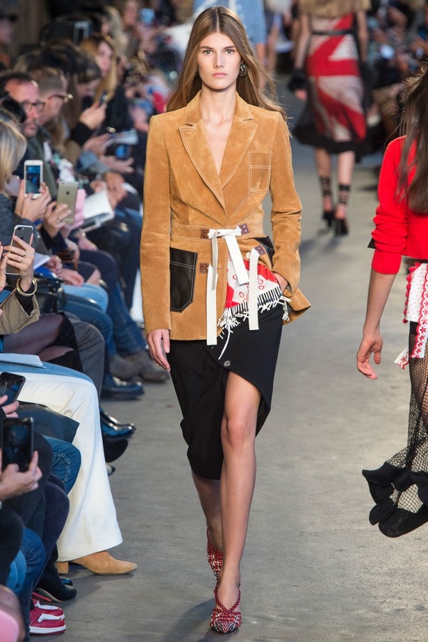 مجموعة "التوزارا" لموسم ربيع وصيف 2018