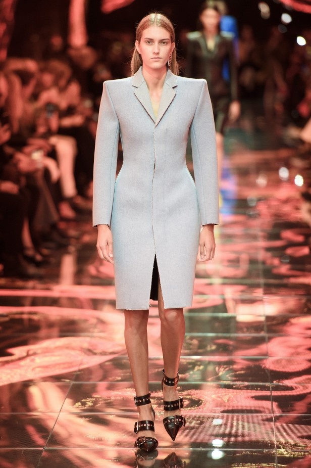 مجموعة Balenciaga لربيع وصيف 2019