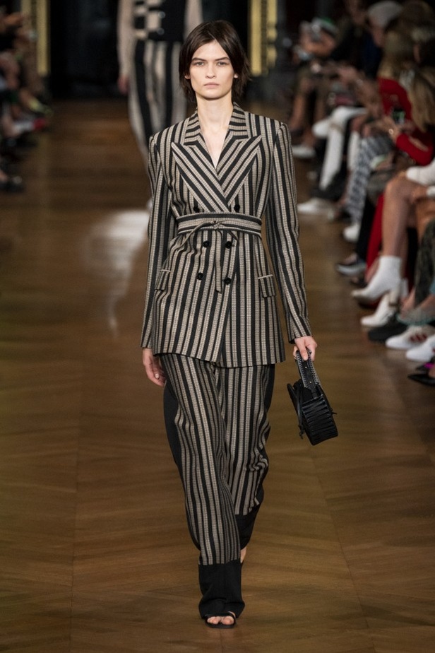 اسبوع الموضة في باريس 2019 مجموعة ستيلا مكارتني لربيع وصيف 2020