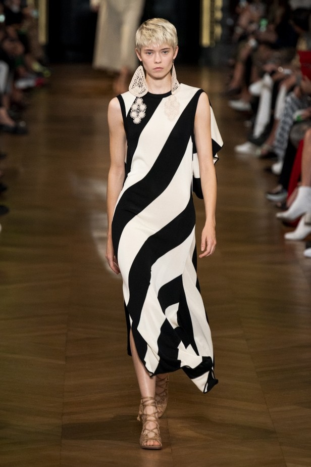 اسبوع الموضة في باريس 2019 مجموعة ستيلا مكارتني لربيع وصيف 2020