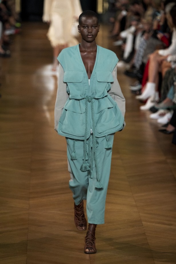 اسبوع الموضة في باريس 2019 مجموعة ستيلا مكارتني لربيع وصيف 2020