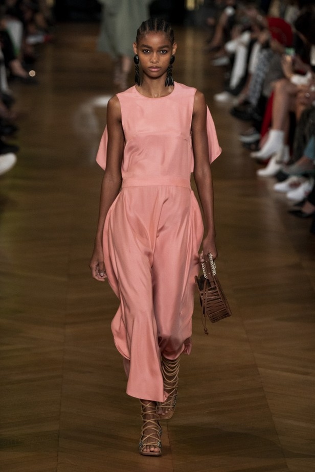 اسبوع الموضة في باريس 2019 مجموعة ستيلا مكارتني لربيع وصيف 2020