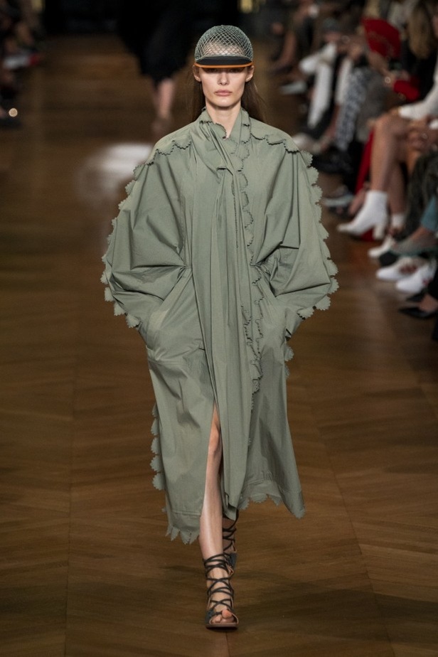 اسبوع الموضة في باريس 2019 مجموعة ستيلا مكارتني لربيع وصيف 2020