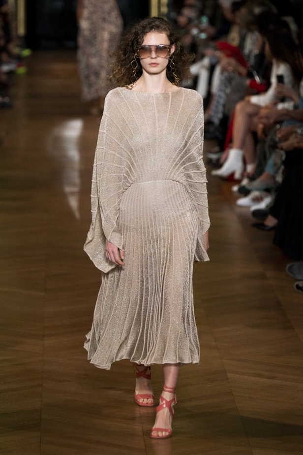 اسبوع الموضة في باريس 2019 مجموعة ستيلا مكارتني لربيع وصيف 2020