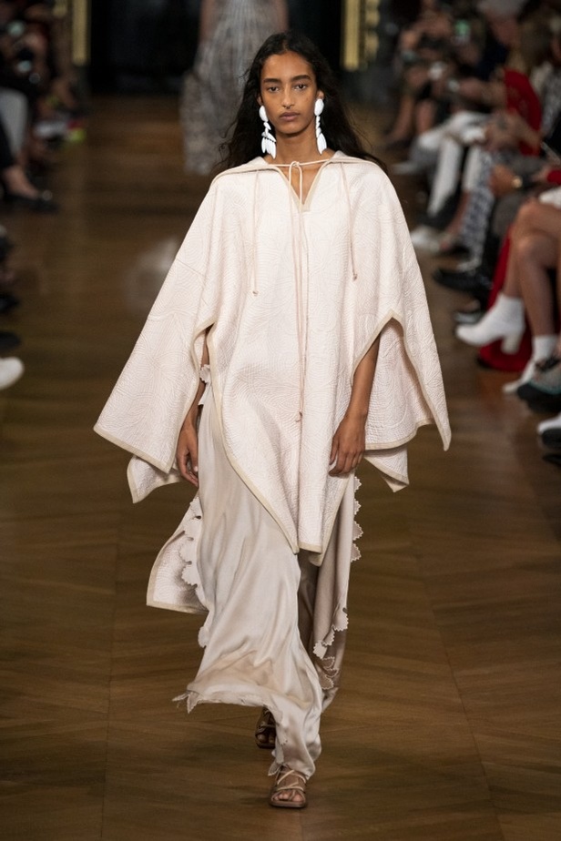 اسبوع الموضة في باريس 2019 مجموعة ستيلا مكارتني لربيع وصيف 2020