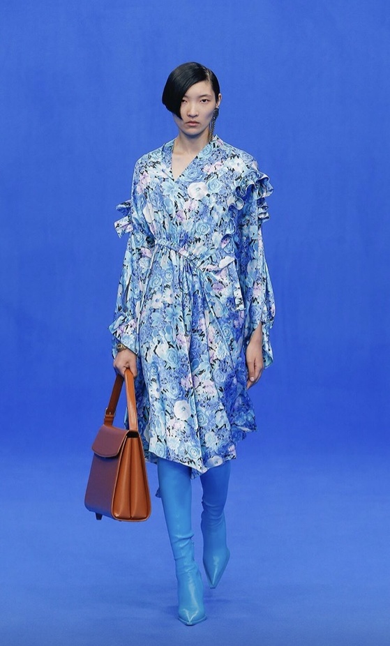 اسبوع الموضة في باريس 2019 مجموعة BALENCIAGA للألبسة الجاهزة لربيع وصيف 2020 