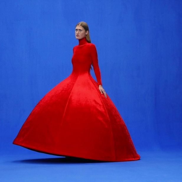 اسبوع الموضة في باريس 2019 مجموعة BALENCIAGA للألبسة الجاهزة لربيع وصيف 2020 