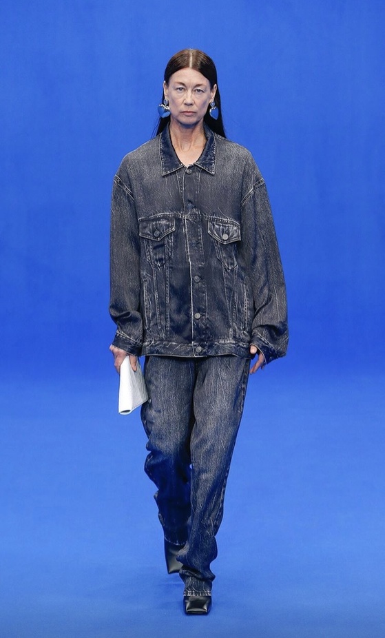 اسبوع الموضة في باريس 2019 مجموعة BALENCIAGA للألبسة الجاهزة لربيع وصيف 2020 