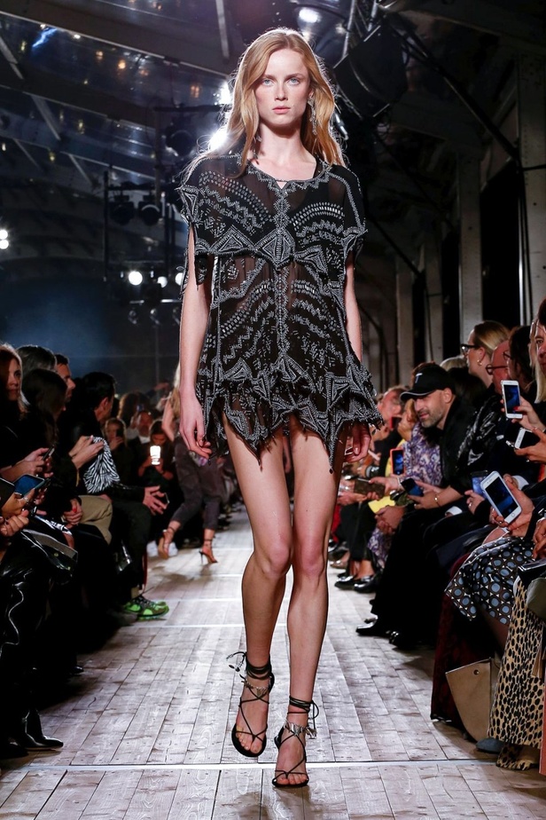 اسبوع الموضة في باريس 2019 مجموعة الالبسة الجاهزة من إيزابيل مارانت لربيع وصيف 2020