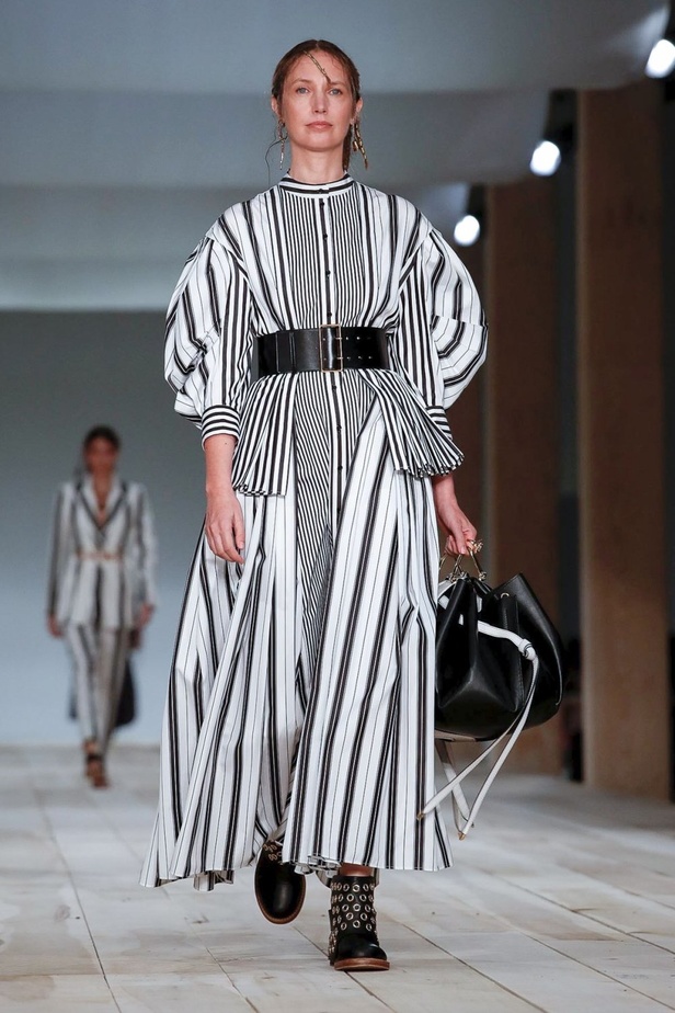 اسبوع الموضة في باريس 2019 مجموعة الملابس الجاهزة من ألكسندر ماكوين لربيع وصيف 2020