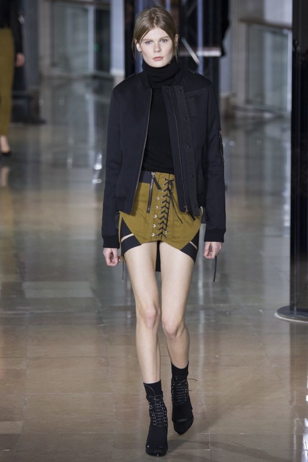 عرض انطوني فاكاريلو لخريف وشتاء 2016-2017