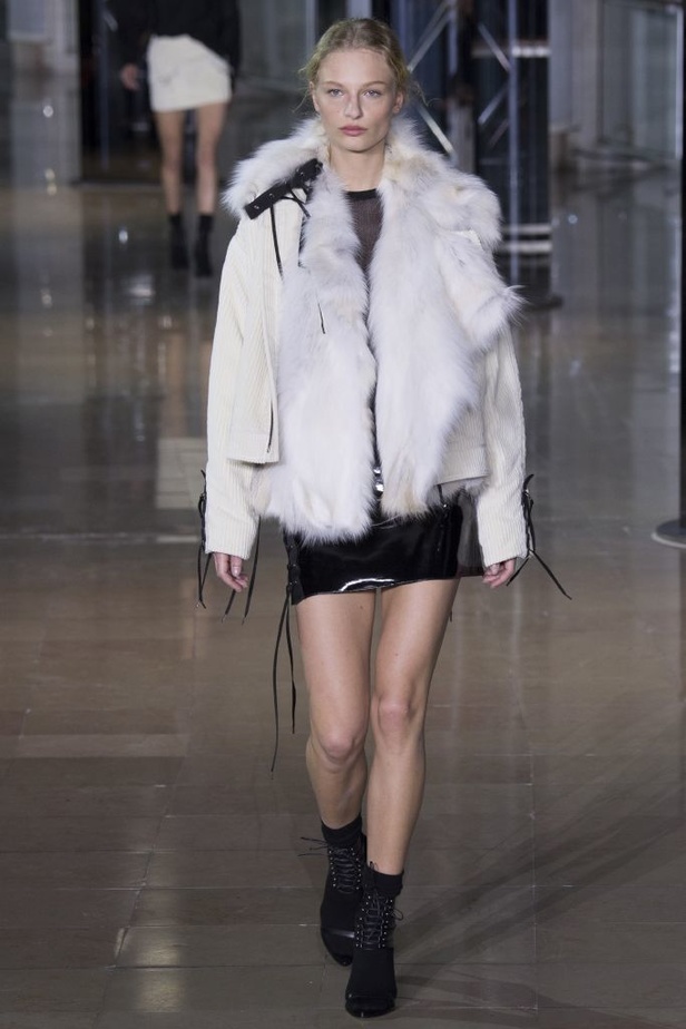 عرض انطوني فاكاريلو لخريف وشتاء 2016-2017