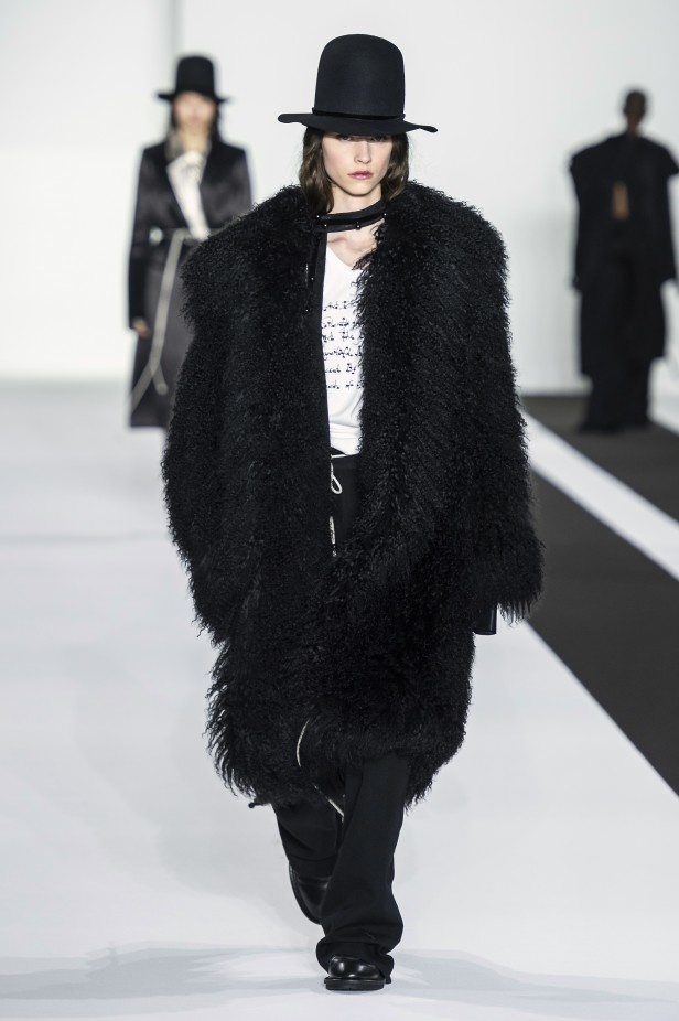 مجموعة Ann Demeulemeester لخريف 2019