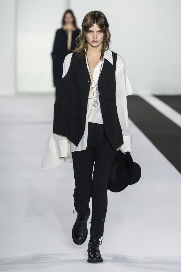 مجموعة Ann Demeulemeester لخريف 2019