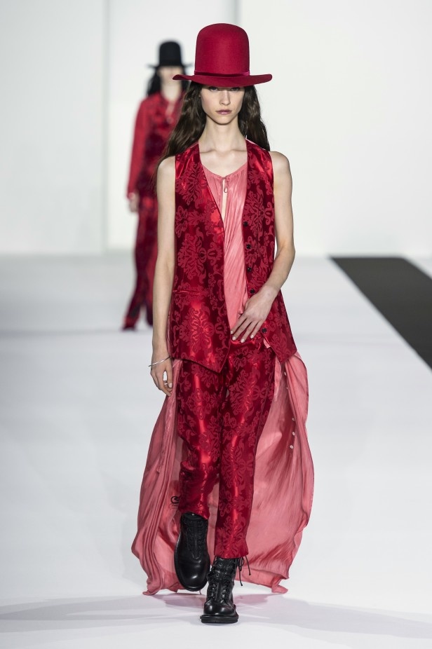 مجموعة Ann Demeulemeester لخريف 2019