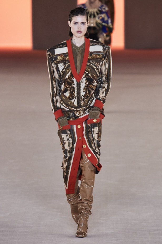 عرض ازياء balmain لخريف وشتاء 2020-2021 مباشرة من باريس