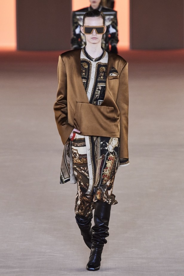 عرض ازياء balmain لخريف وشتاء 2020-2021 مباشرة من باريس