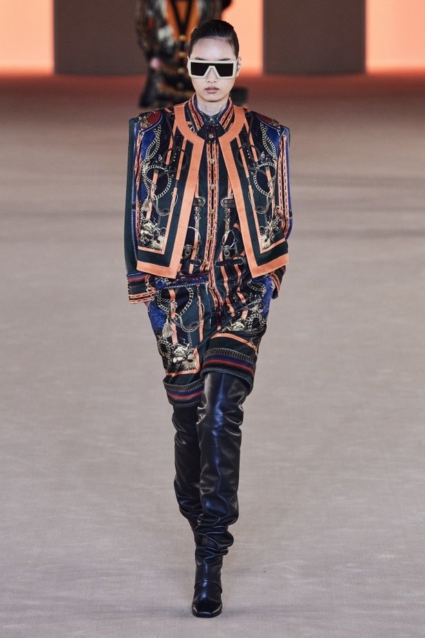 عرض ازياء balmain لخريف وشتاء 2020-2021 مباشرة من باريس