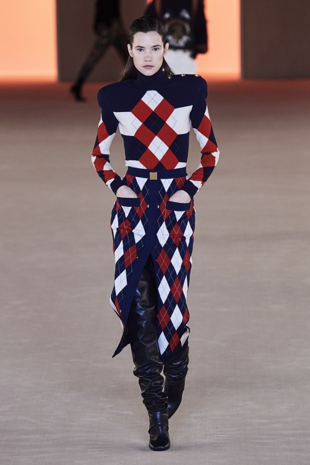عرض ازياء balmain لخريف وشتاء 2020-2021 مباشرة من باريس
