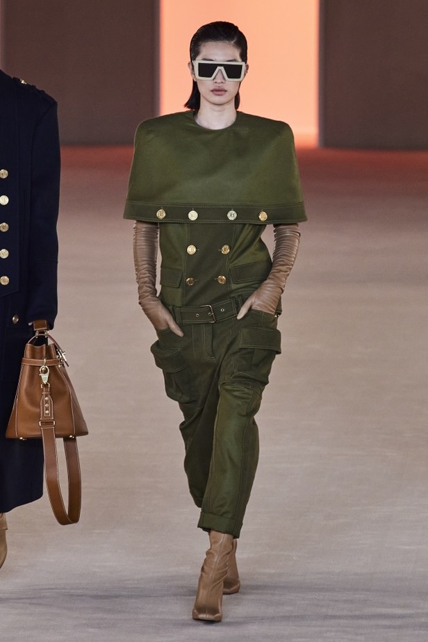 عرض ازياء balmain لخريف وشتاء 2020-2021 مباشرة من باريس