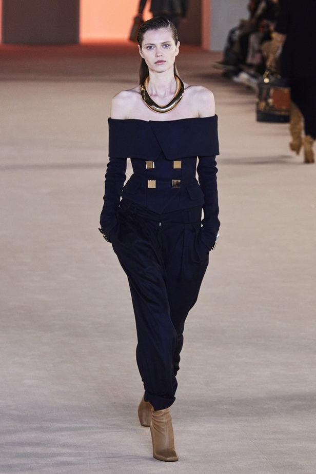 عرض ازياء balmain لخريف وشتاء 2020-2021 مباشرة من باريس
