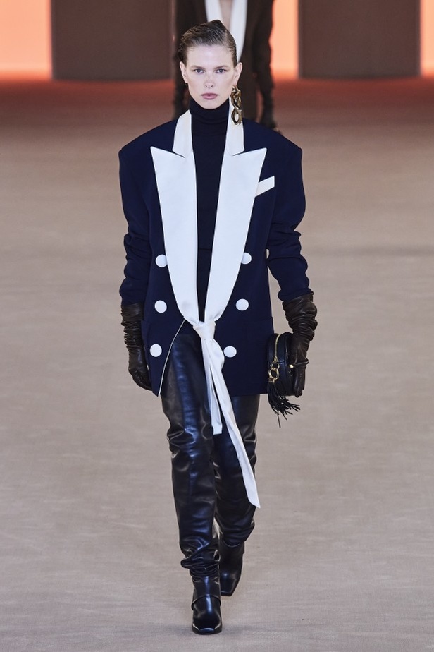 عرض ازياء balmain لخريف وشتاء 2020-2021 مباشرة من باريس