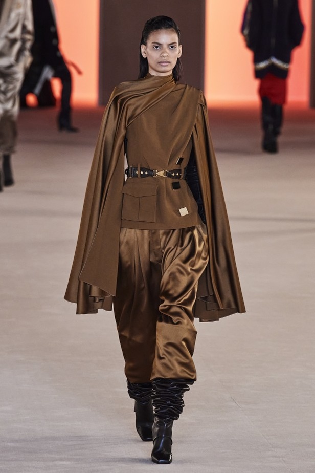 عرض ازياء balmain لخريف وشتاء 2020-2021 مباشرة من باريس