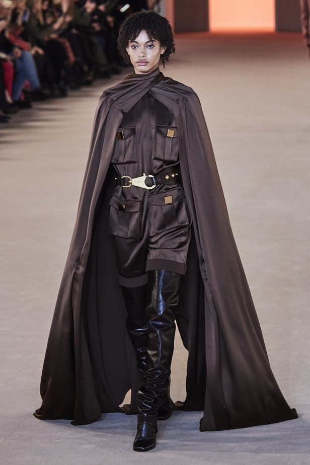 عرض ازياء balmain لخريف وشتاء 2020-2021 مباشرة من باريس