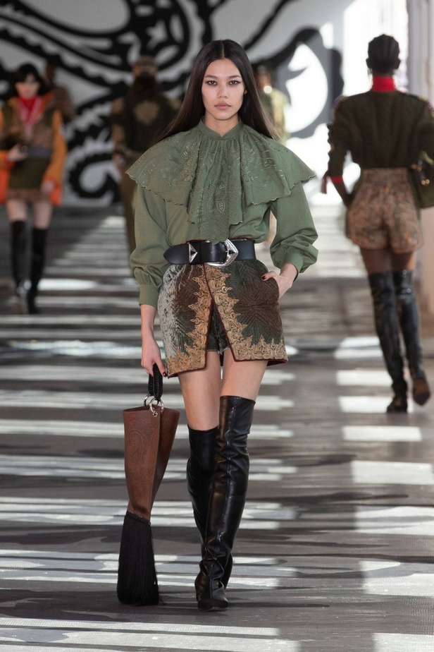 عرض ازياء مجموعة Etro لموسم خريف وشتاء 2021 في ميلانو