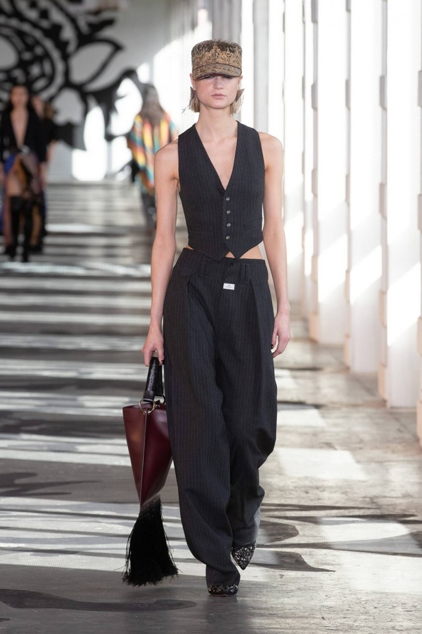 عرض ازياء مجموعة Etro لموسم خريف وشتاء 2021 في ميلانو