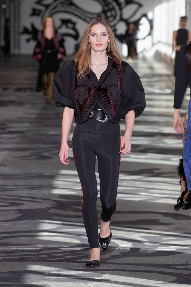 عرض ازياء مجموعة Etro لموسم خريف وشتاء 2021 في ميلانو