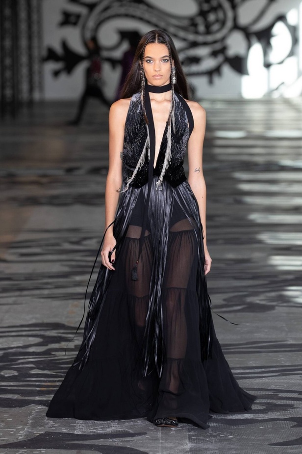 عرض ازياء مجموعة Etro لموسم خريف وشتاء 2021 في ميلانو